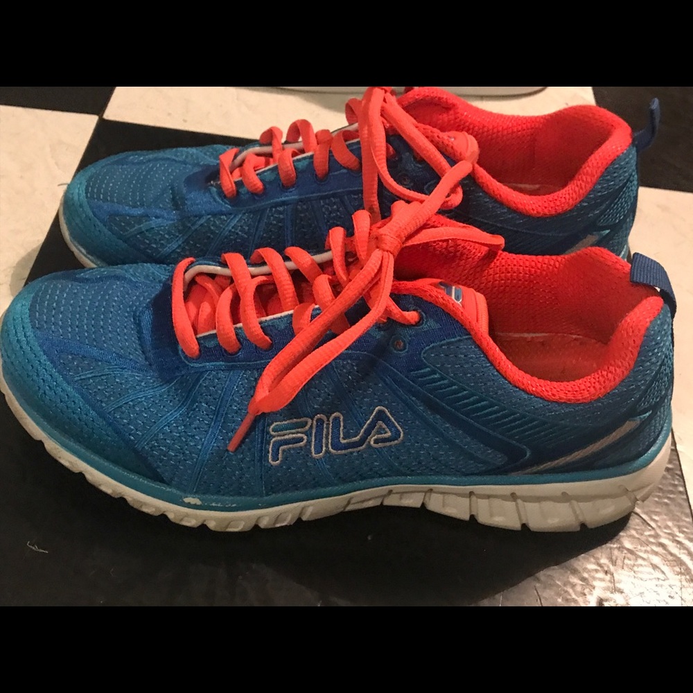 FALL SALE Practically new Fila running shoes